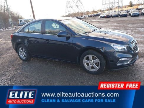Used 2016 Chevrolet Cruze LT image 2