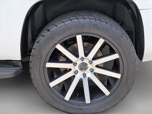 Used 2013 Chevrolet Tahoe LT RWD image 21