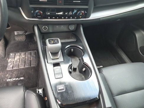Used 2023 Nissan Rogue SV w/ SV Premium B Package image 19