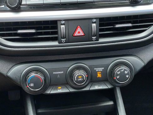 Used 2022 Kia Forte LXS w/ LXS Technology Package image 33