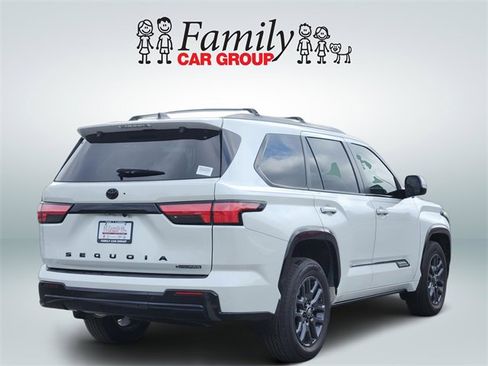 Used 2025 Toyota Sequoia Platinum image 4