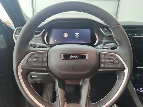 New 2025 Jeep Grand Cherokee Laredo w/ Luxury Tech Group I AWD/4WD image 21