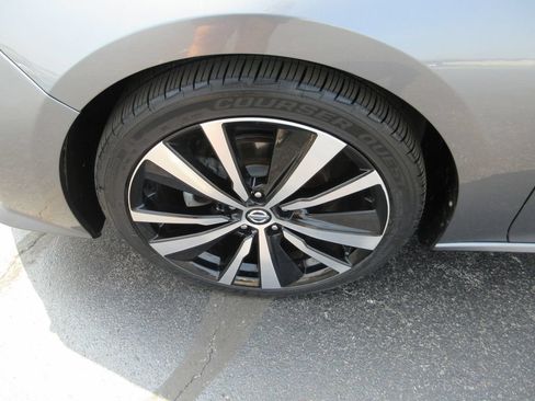 Used 2021 Nissan Altima 2.5 SR FWD image 14