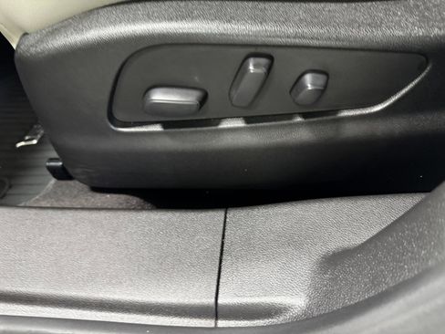 Used 2022 Cadillac XT4 Luxury w/ Driver Awareness Package FWD image 10