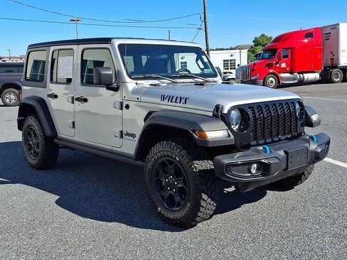 Used 2023 Jeep Wrangler Unlimited w/ Cold Weather Group AWD/4WD image 3