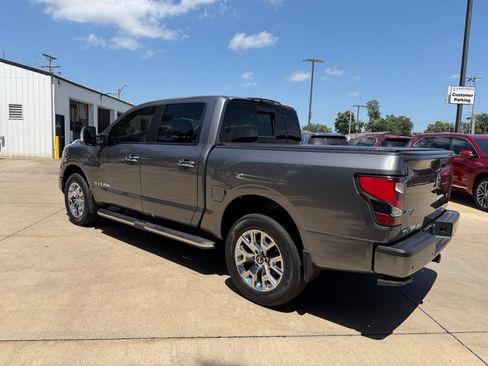 Used 2021 Nissan Titan SL w/ Moonroof Package AWD/4WD image 6