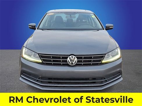 Used 2018 Volkswagen Jetta SE image 2