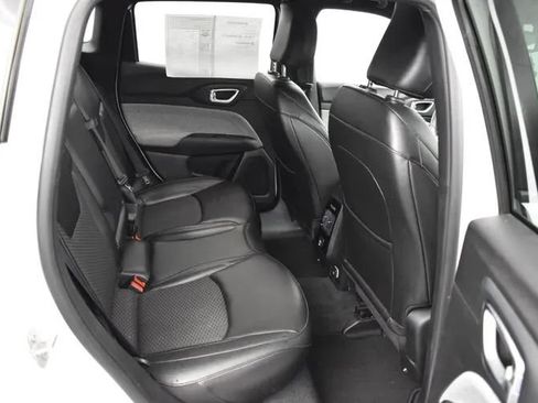 Used 2024 Jeep Compass Latitude AWD/4WD image 17