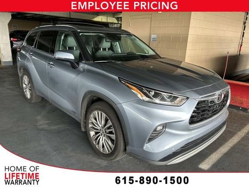 Used 2021 Toyota Highlander Platinum AWD/4WD image 1