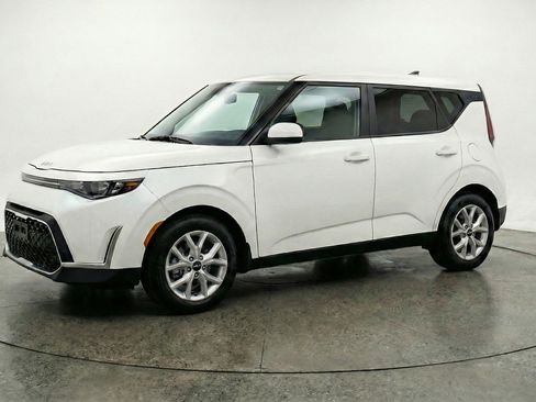 Used 2025 Kia Soul LX w/ LX Technology Package image 3