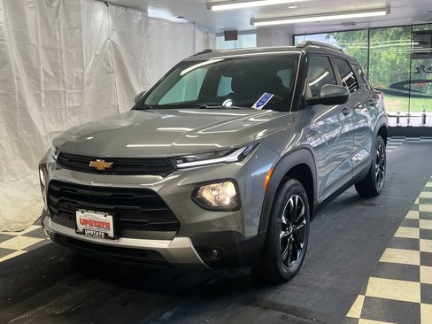 Used 2023 Chevrolet TrailBlazer LT w/ Convenience Package AWD/4WD image 3