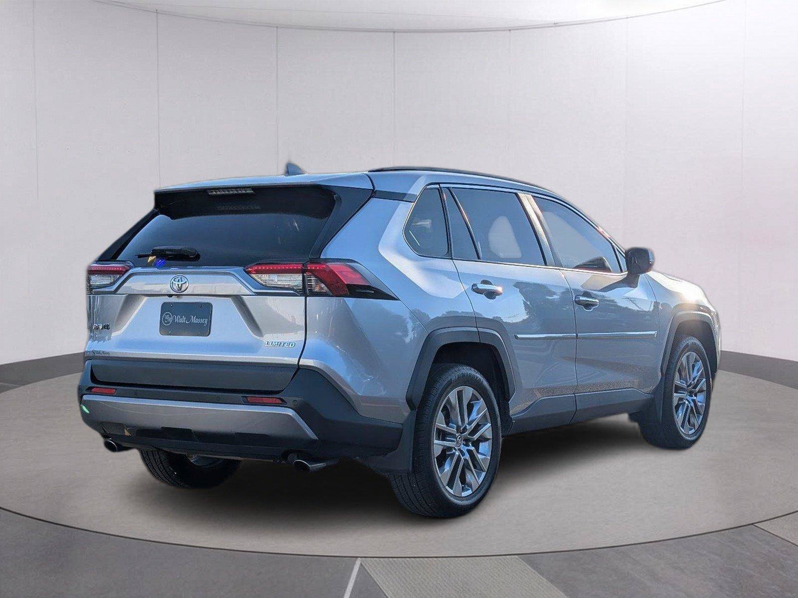 Used 2020 Toyota RAV4 Limited FWD image 7