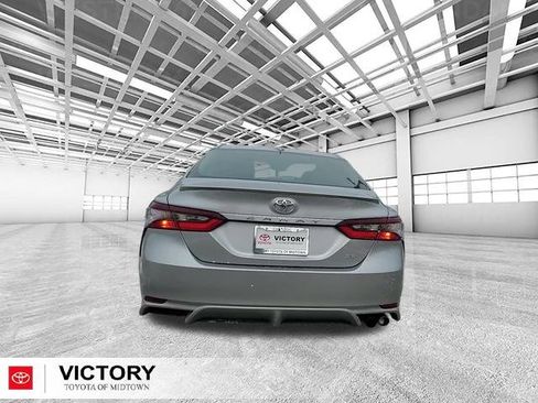 Used 2024 Toyota Camry SE image 4