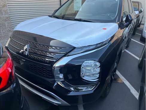 Used 2025 Mitsubishi Outlander 4WD Plug-In Hybrid image 1