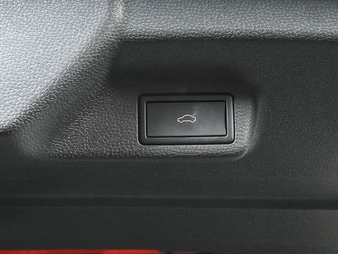 New 2025 Volkswagen ID. Buzz Pro S image 28