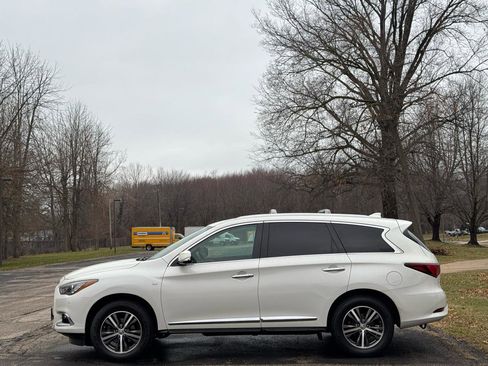 Used 2019 INFINITI QX60 Luxe w/ Essential Package image 9