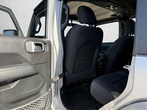 Used 2020 Jeep Wrangler Unlimited Sahara AWD/4WD image 20