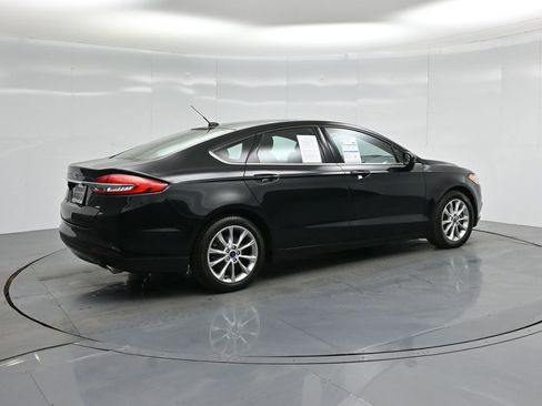 Certified 2017 Ford Fusion SE image 25