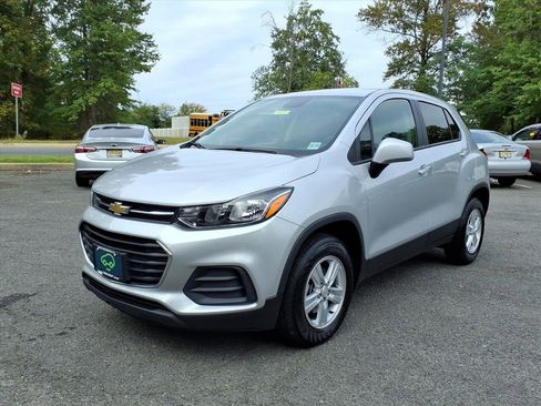 Certified 2022 Chevrolet Trax LS w/ Tint and Cruise Package image 3