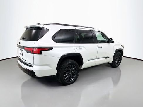 Used 2025 Toyota Sequoia Platinum image 7