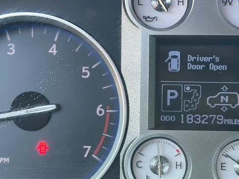 Used 2011 Lexus LX 570 4WD w/ Luxury Pkg image 35