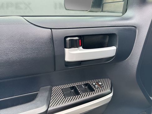 Used 2016 Toyota Tundra SR5 w/ SR5 Upgrade Package image 23