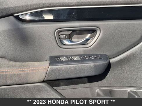 Used 2023 Honda Pilot Sport image 10