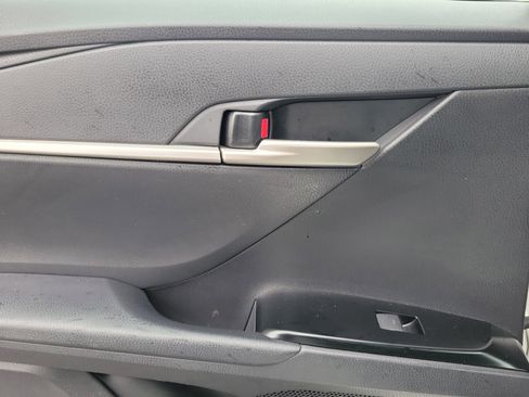 Used 2025 Toyota Camry LE image 12