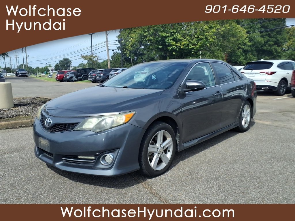 Used 2013 Toyota Camry SE FWD image 1