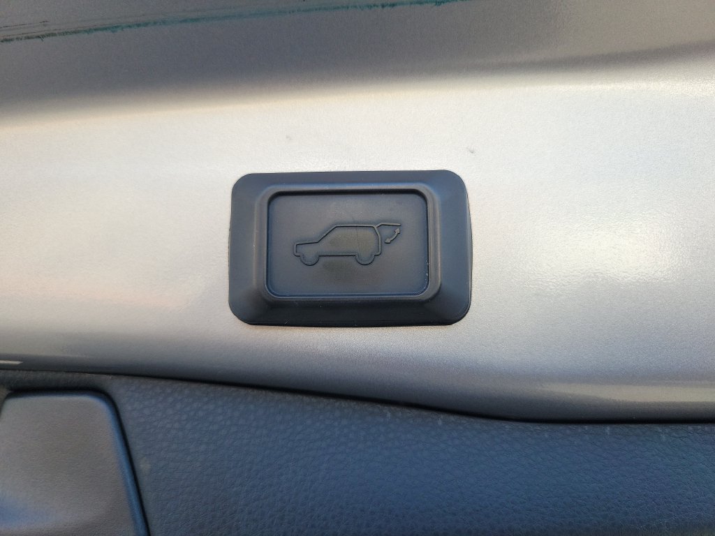Used 2022 Toyota RAV4 XLE w/ Convenience Package AWD/4WD image 12