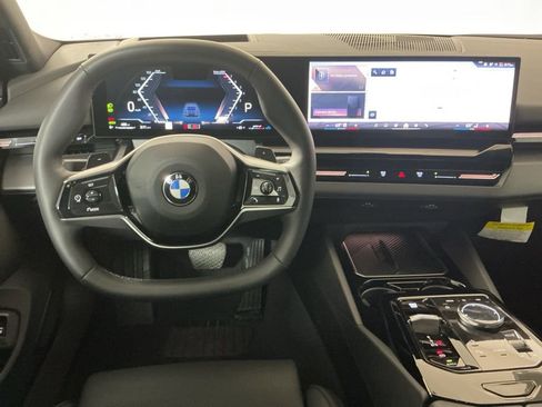 Certified 2025 BMW 530i w/ Premium Package image 9