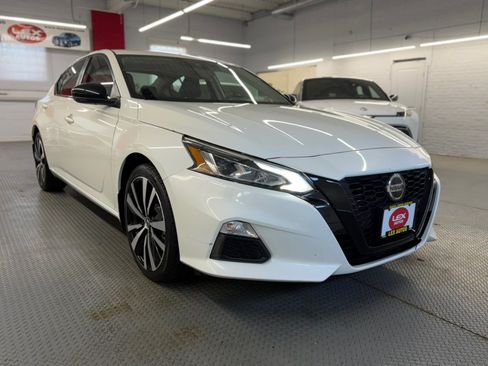 Used 2021 Nissan Altima 2.5 SR w/ SR Premium Package AWD/4WD image 4