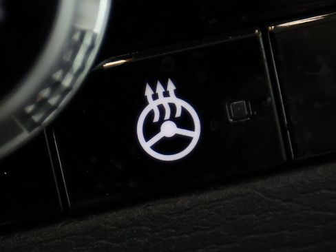 Used 2025 Mitsubishi Outlander AWD image 30