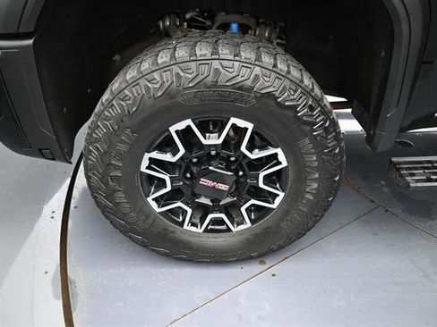Used 2024 GMC Sierra 2500 AT4X AWD/4WD image 25