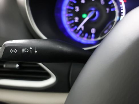 Used 2024 Chrysler Pacifica Touring-L FWD image 24