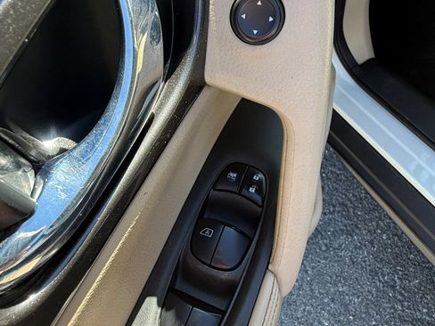Used 2020 Nissan Rogue SV AWD/4WD image 16
