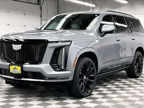 Used 2025 Cadillac Escalade Sport Platinum w/ LPO, ONYX Package AWD/4WD image 13