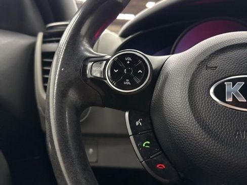 Used 2017 Kia Soul image 11
