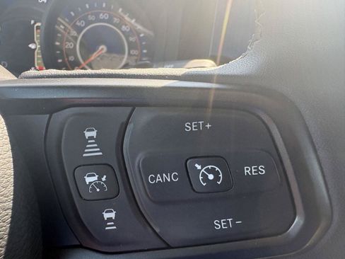 Used 2025 Jeep Wrangler Unlimited Rubicon w/ Convenience Group AWD/4WD image 28