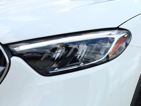 Used 2025 Mercedes-Benz GLC 300 4MATIC image 8
