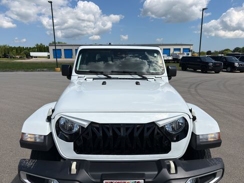 Used 2024 Jeep Gladiator Sport w/ Dual Top Group AWD/4WD image 3