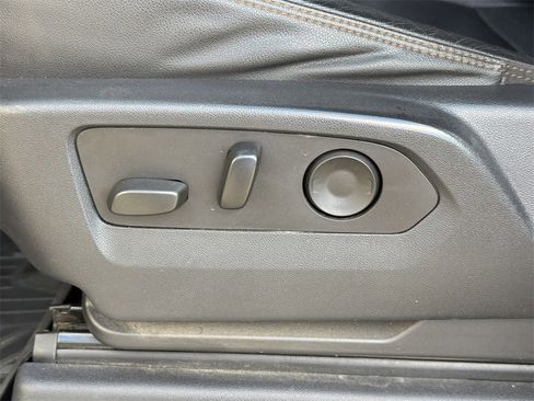 Used 2024 GMC Sierra 2500 AT4 w/ AT4 Preferred Package image 17