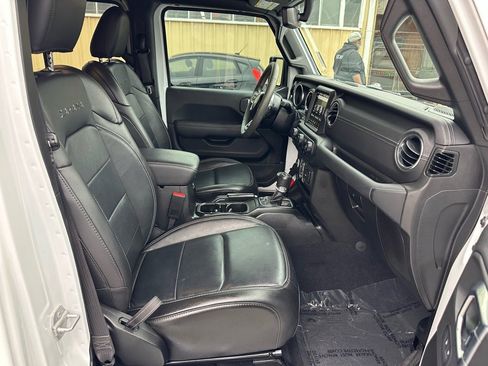 Used 2023 Jeep Wrangler Unlimited Sahara image 18