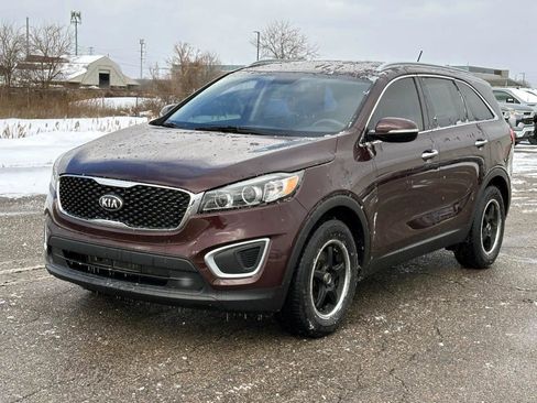 Used 2017 Kia Sorento LX image 7