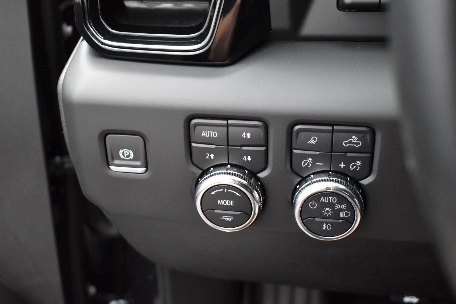 Used 2024 GMC Sierra 2500 AT4 w/ AT4 Premium Plus Package AWD/4WD image 19