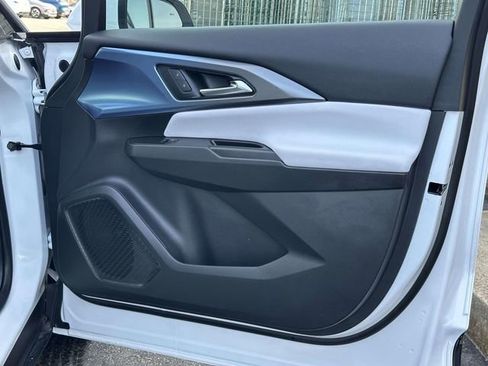 Used 2025 Chevrolet Equinox EV LT image 9