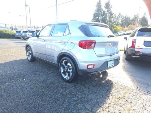 Used 2025 Hyundai Venue SEL image 7