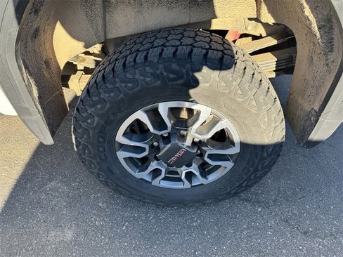 Used 2022 GMC Sierra 3500 AT4 image 11