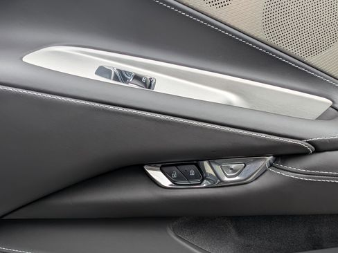 Used 2023 Chevrolet Corvette Stingray Premium Cpe w/ Z51 Performance Package image 19