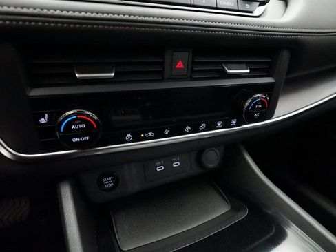 Used 2024 Nissan Rogue SV w/ SV Premium Package image 21